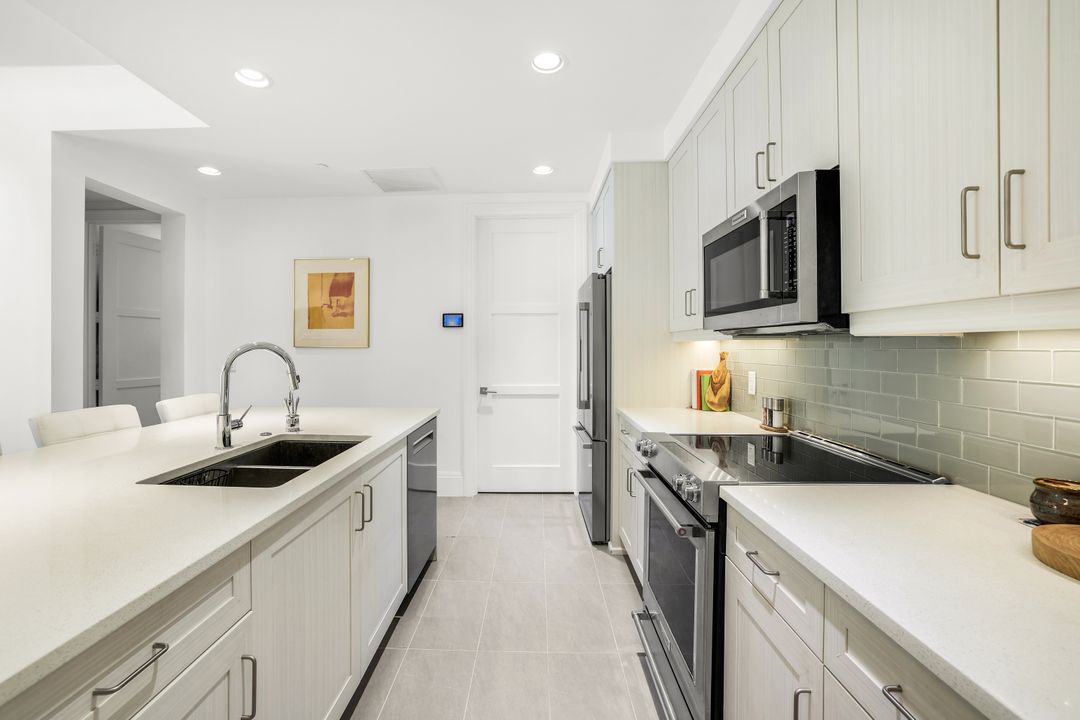 1035 3rd Ave S #215, Naples, FL 34102