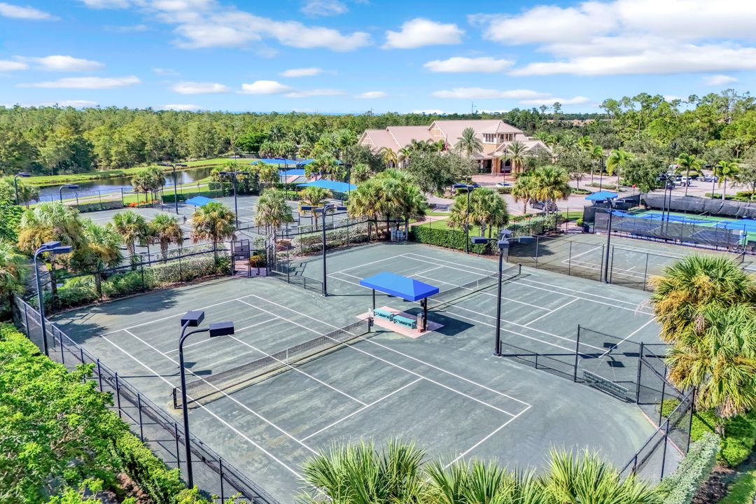 7659 Jacaranda Ln, Naples, FL 34114