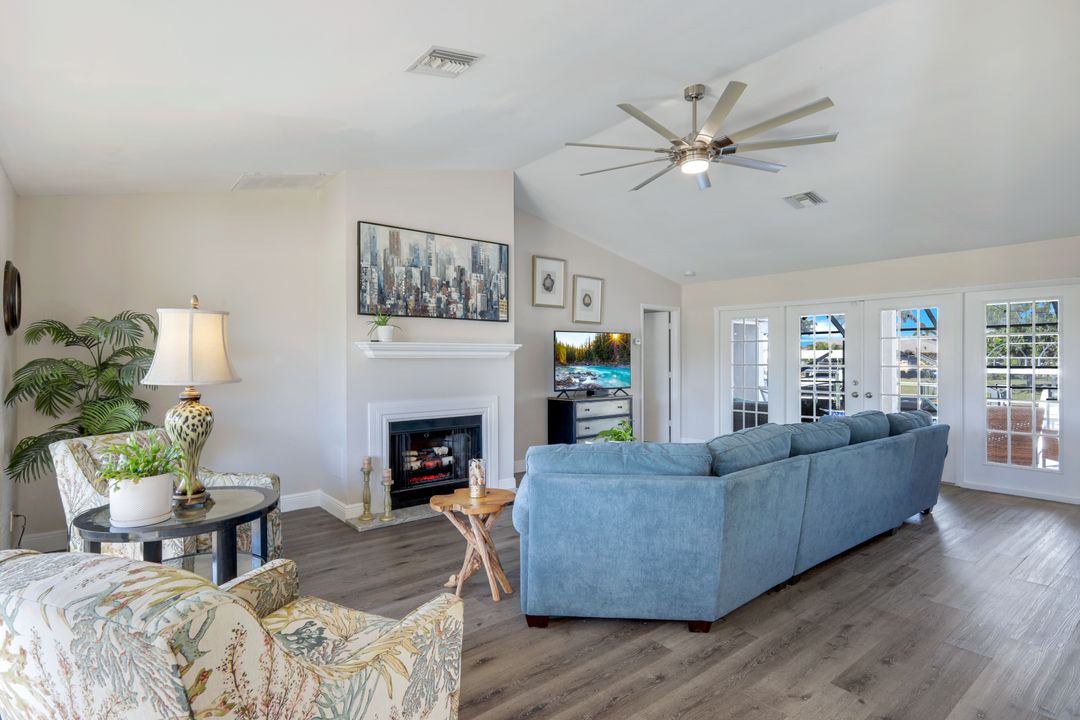 2215 SE 15th St, Cape Coral, FL 33990