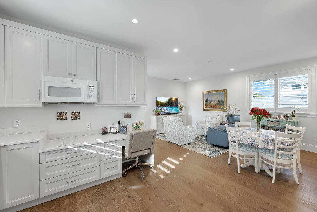 380 18th Ave S, Naples, FL 34102