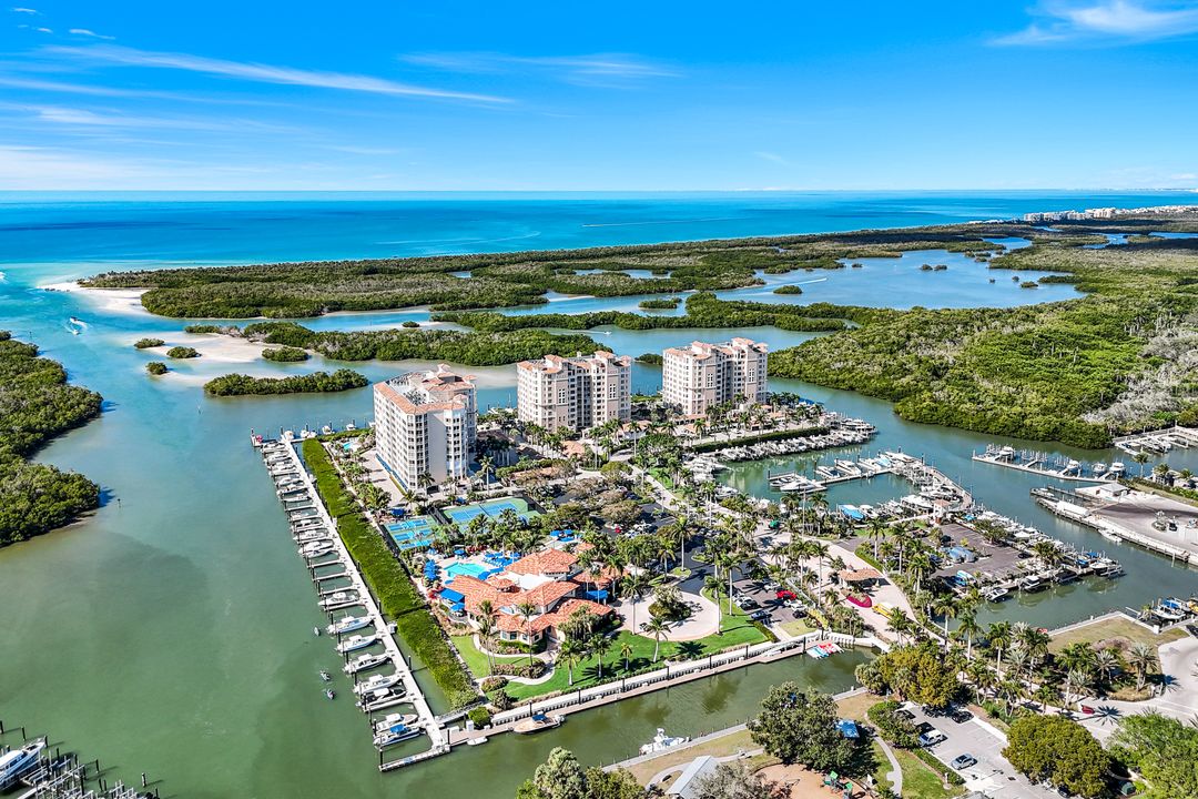 425 Dockside Dr #10, Naples, FL 34110