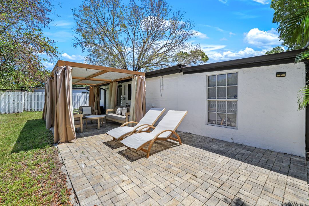 1300 Pine St, Naples, FL 34104