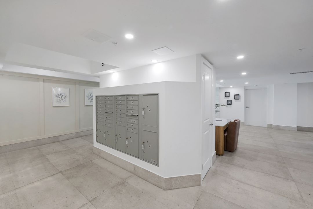 9653 Gulf Shore Dr #303, Naples, FL 34108