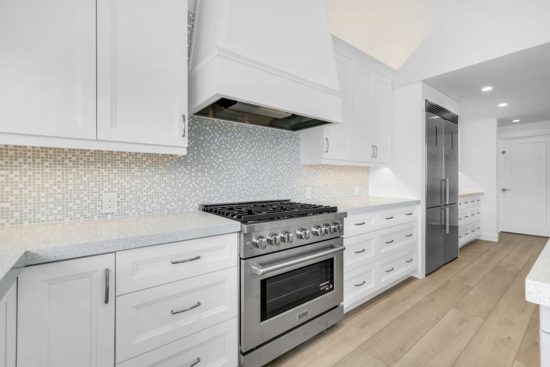 151 Bayview Ave, Naples, FL 34108