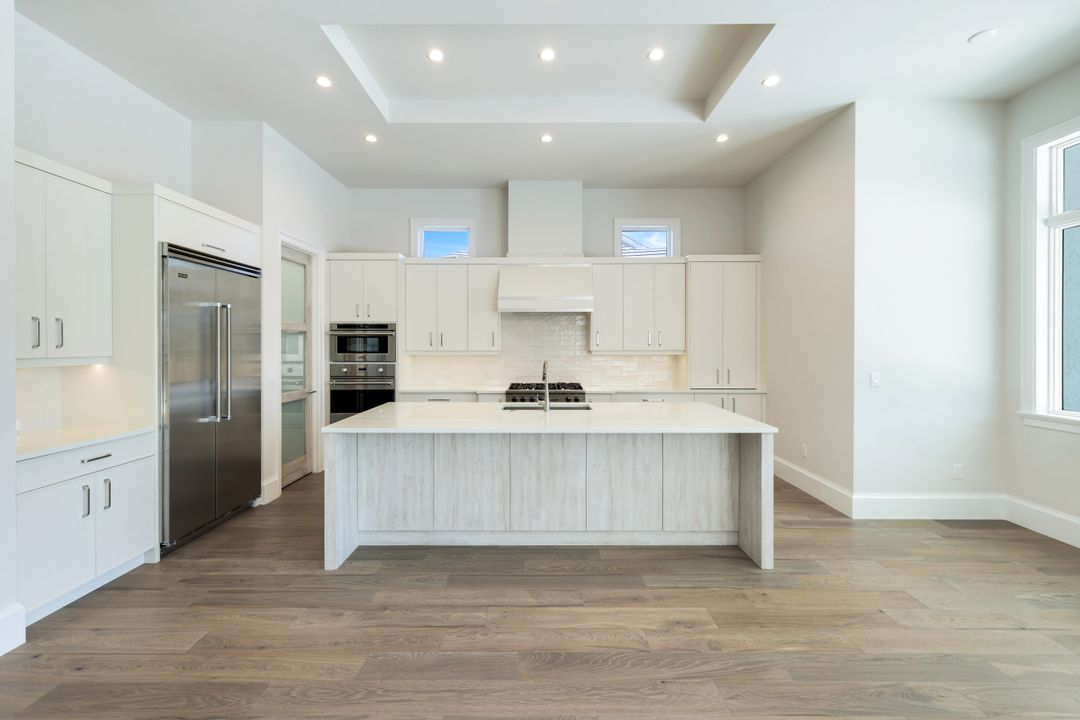 16716 Enclave Cir, Naples, FL 34110