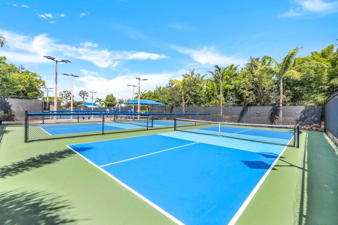 14814 Edgewater Cir, Naples, FL 34114