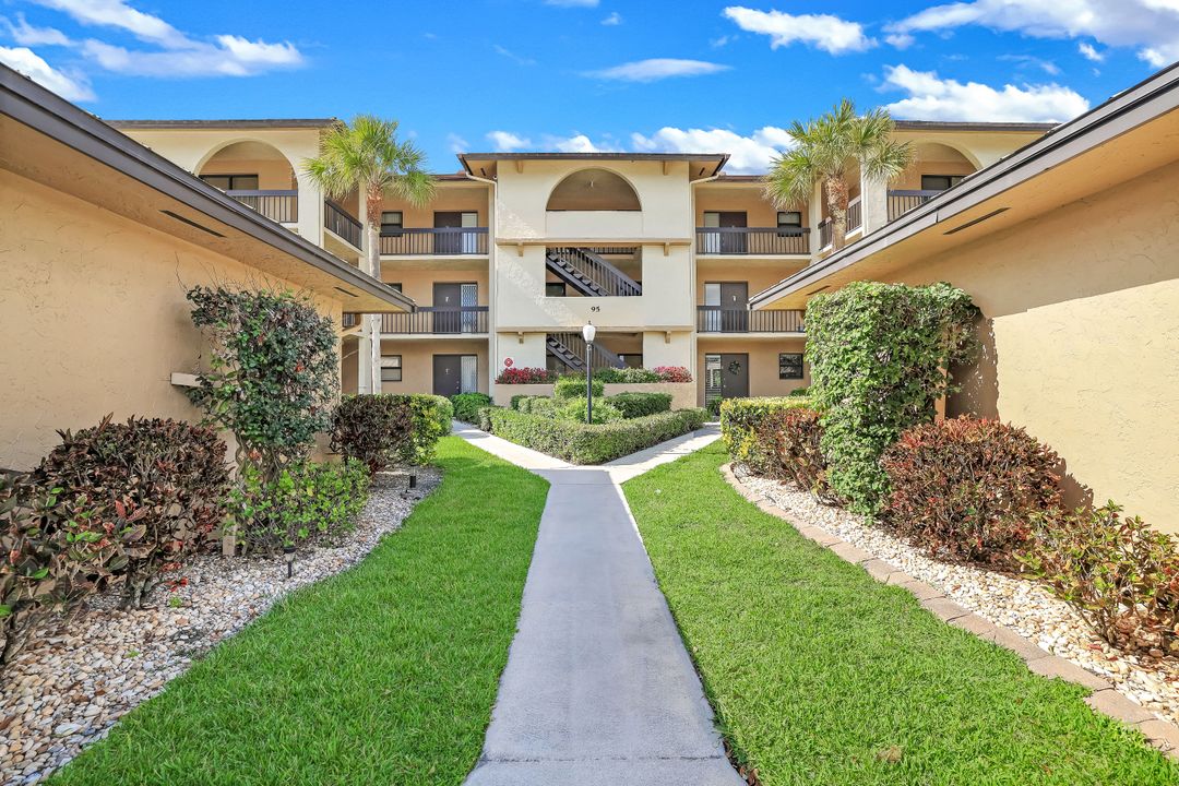 95 St Andrews Blvd #110, Naples, FL 34113