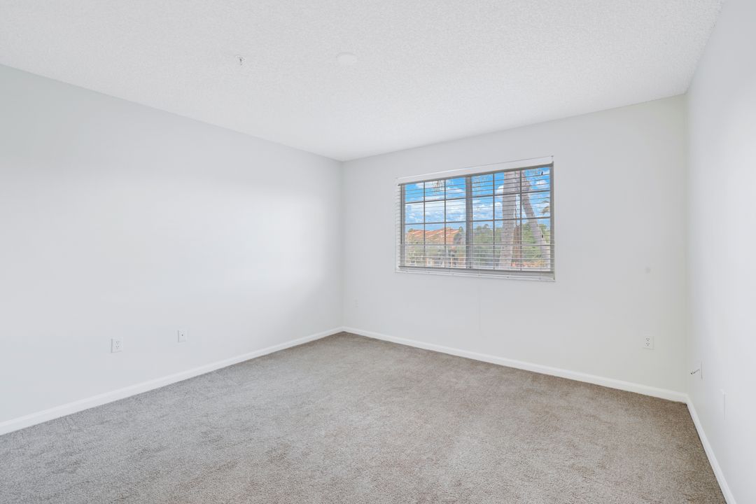 1205 Wildwood Lakes Blvd #305, Naples, FL 34104