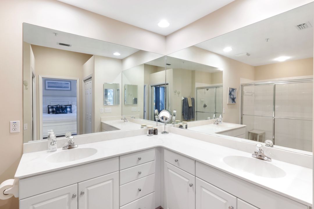 8267 Parkstone Pl #302, Naples, FL 34120