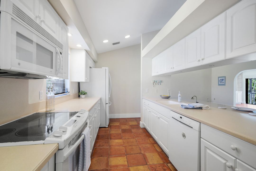 1043 Blue Heron Dr, Sanibel, FL 33957