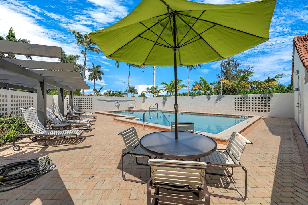 4092 Belair Ln #15, Naples, FL 34103