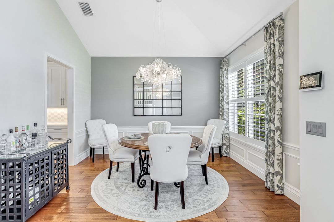 8828 Ventura Way, Naples, FL 34109