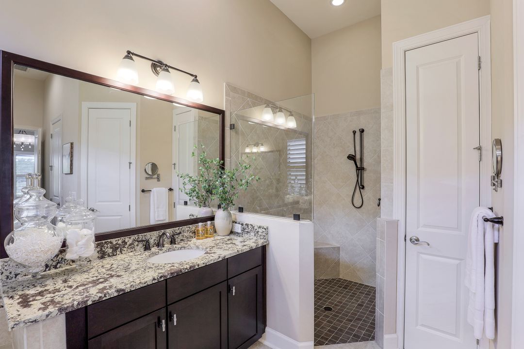 8828 Savona Ct, Naples, FL 34119