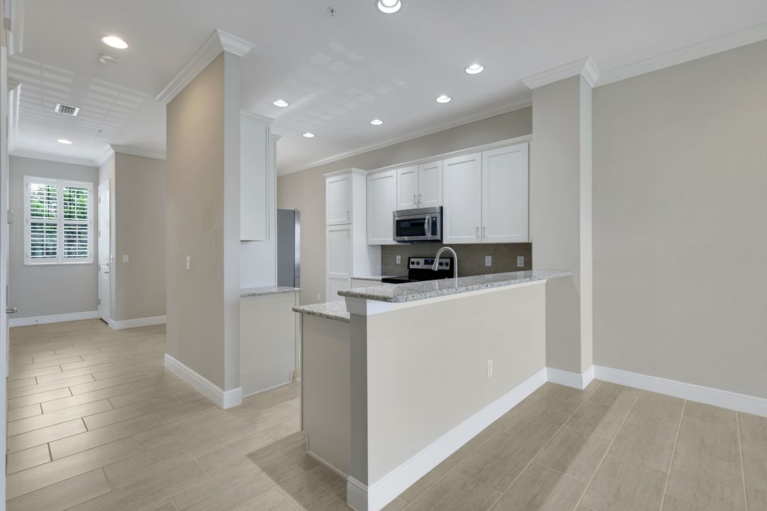15114 Palmer Lake Cir #203, Naples, FL 34109