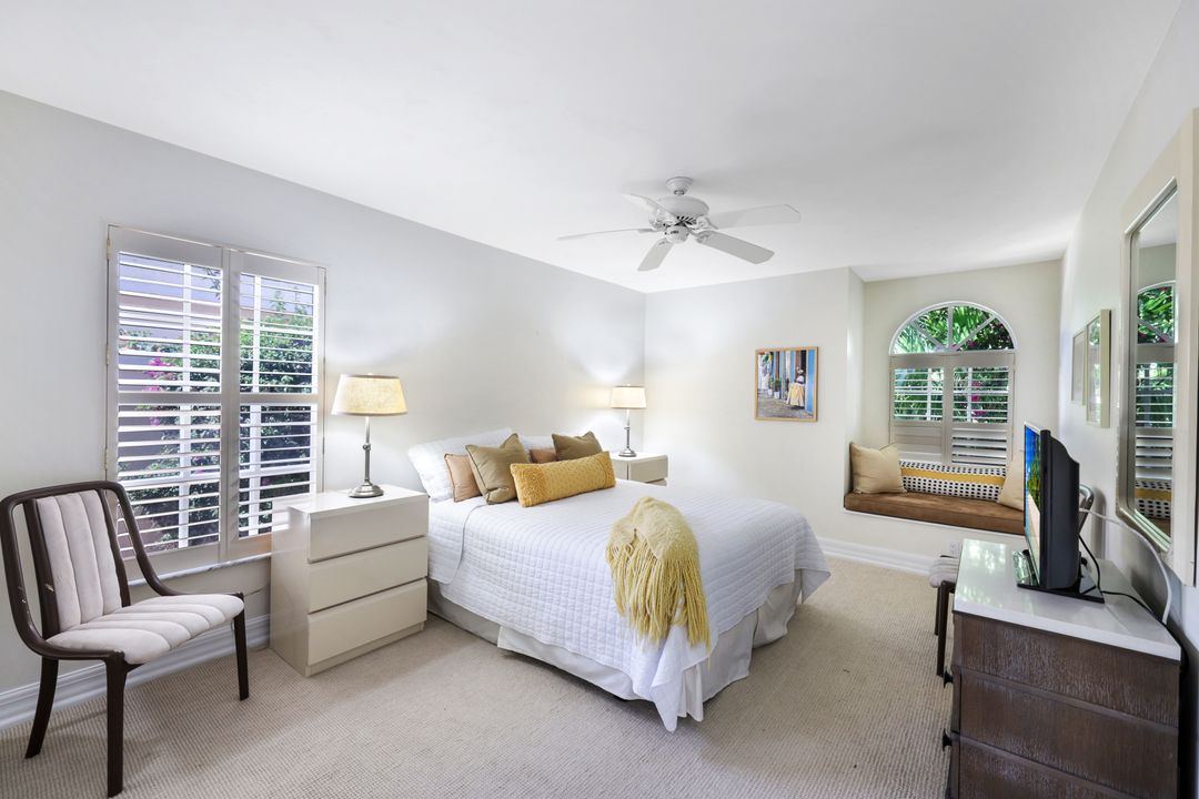 382 Carlton Pl, Naples, FL 34108