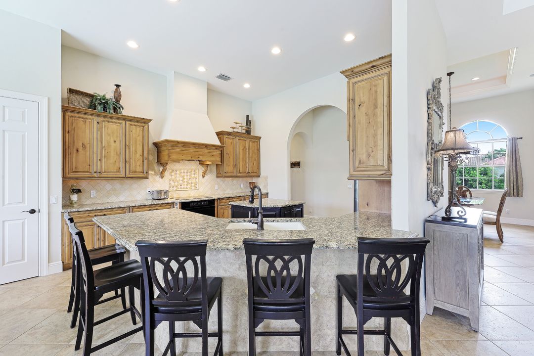 650 Amber Dr, Marco Island, FL 34145