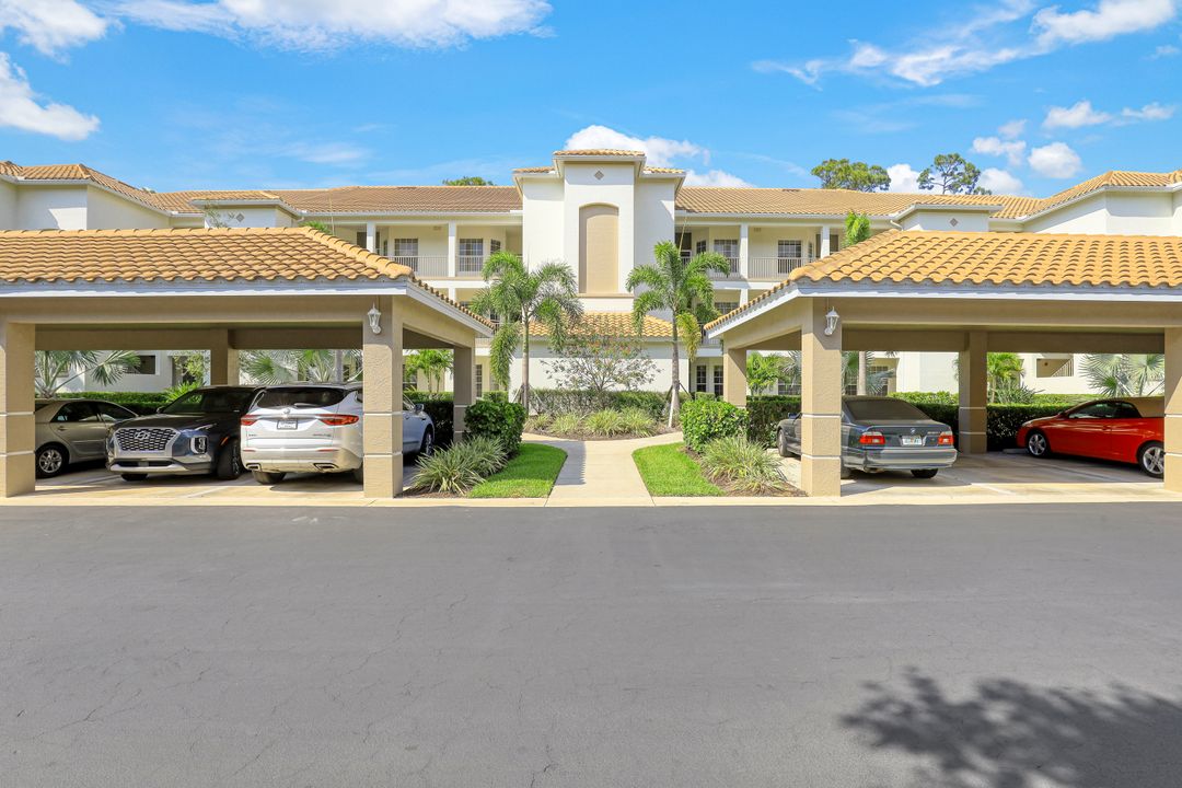 8223 Parkstone Pl #306, Naples, FL 34120