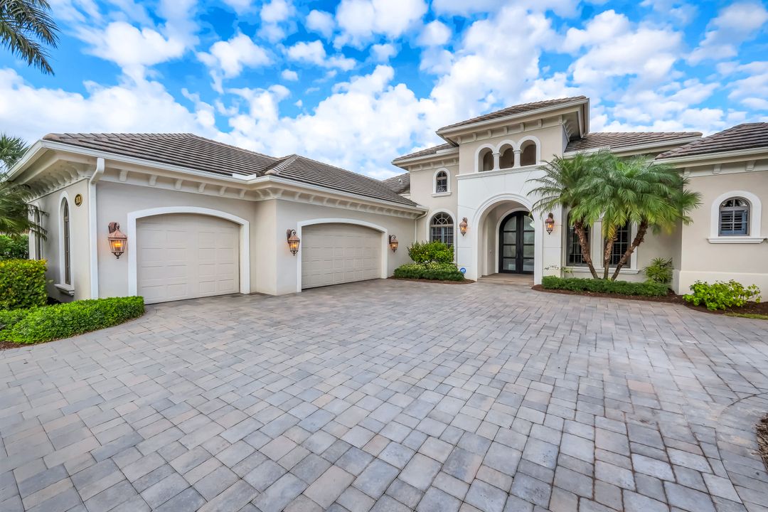 3828 Isla Del Sol Way, Naples, FL 34114