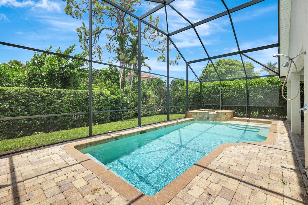 7052 Timberland Cir, Naples, FL 34109