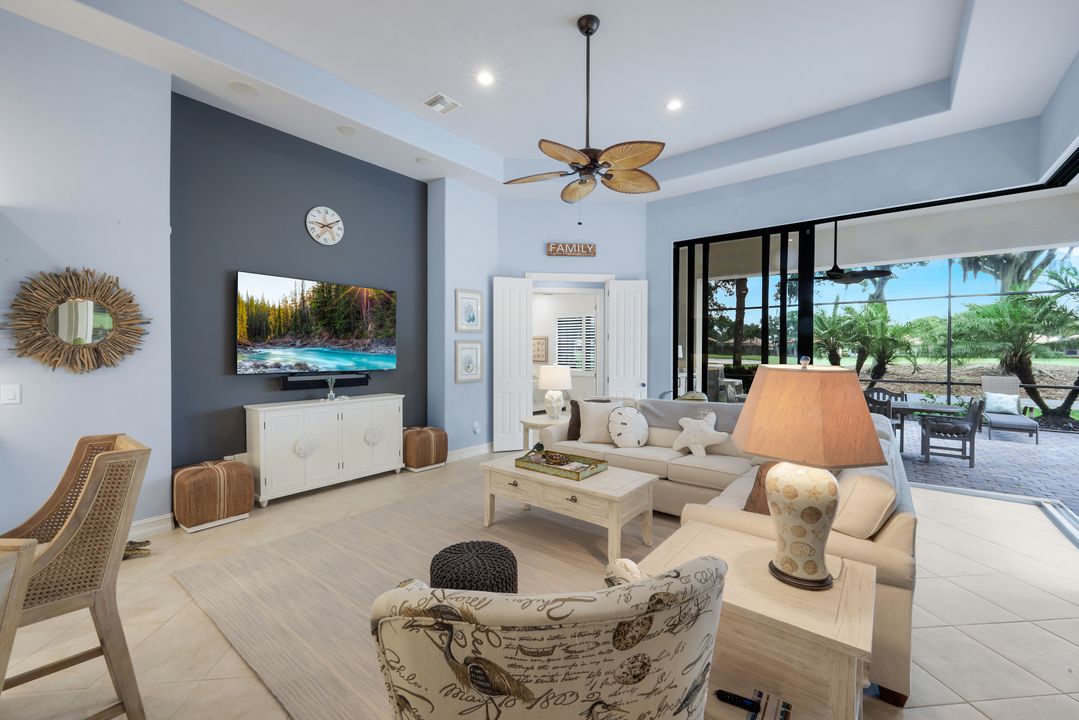9002 Shenendoah Cir, Naples, FL 34113