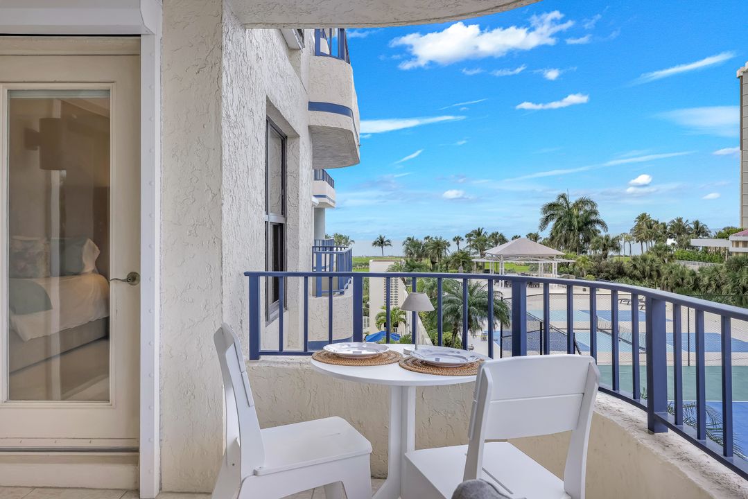 4451 Gulf Shore Blvd N #406, Naples, FL 34103