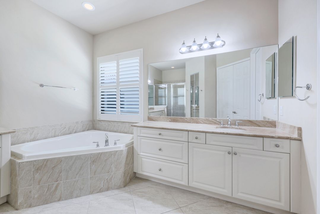 11532 Stonecreek Cir, Fort Myers, FL 33913