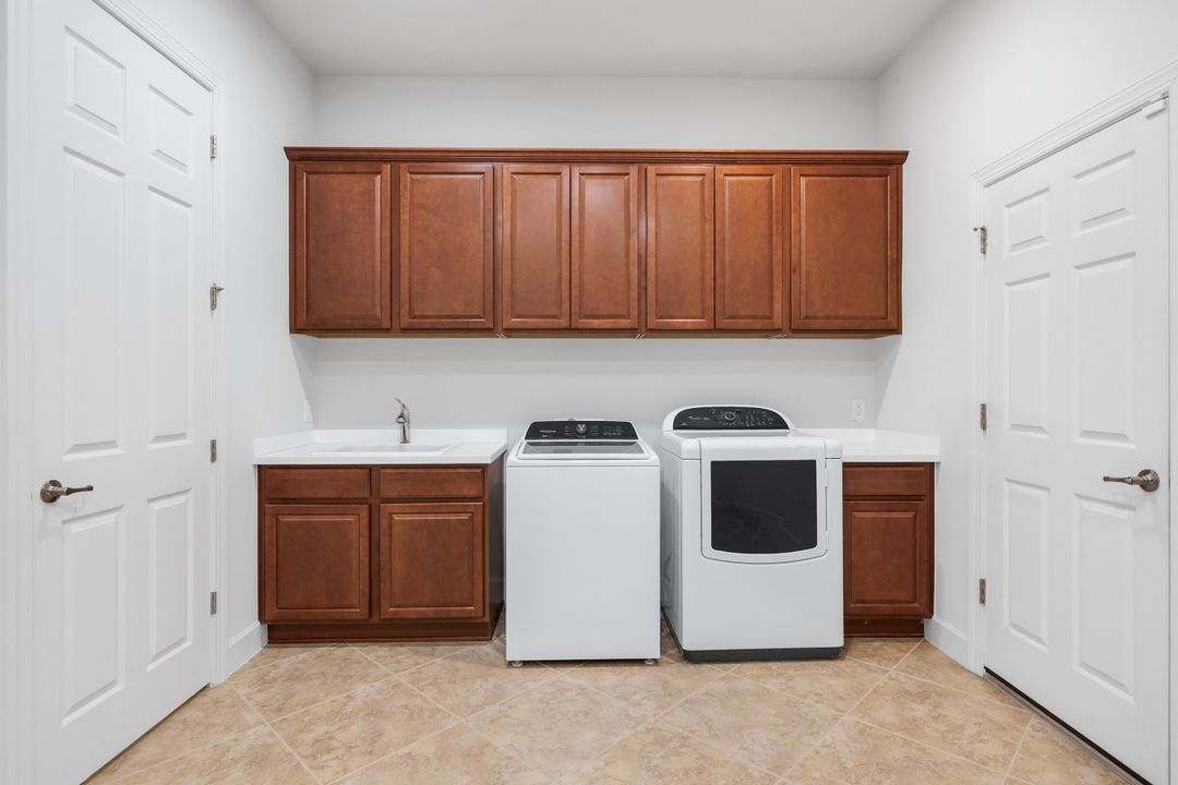 9305 Quarry Dr, Naples, FL 34120