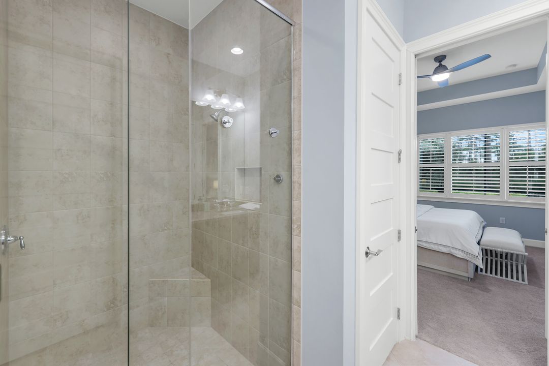 6392 Arriba Ave, Naples, FL 34113