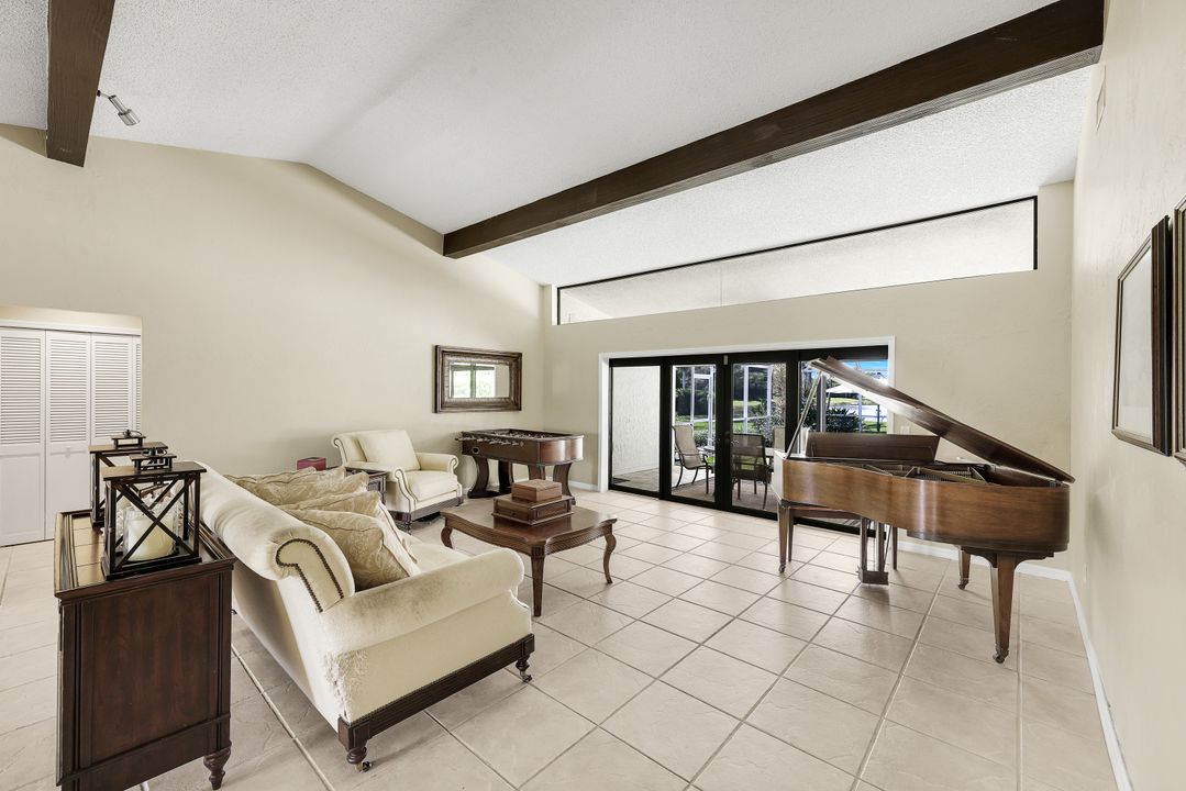 1924 Empress Ct, Naples, FL 34110