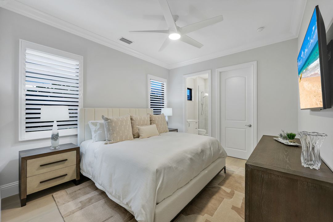 4262 Deephaven Ln, Naples, FL 34119