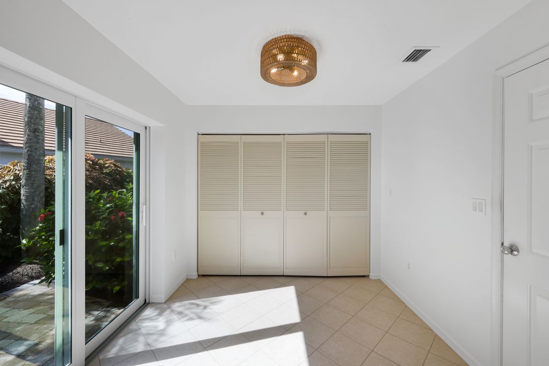 2153 Paget Cir, Naples, FL 34112