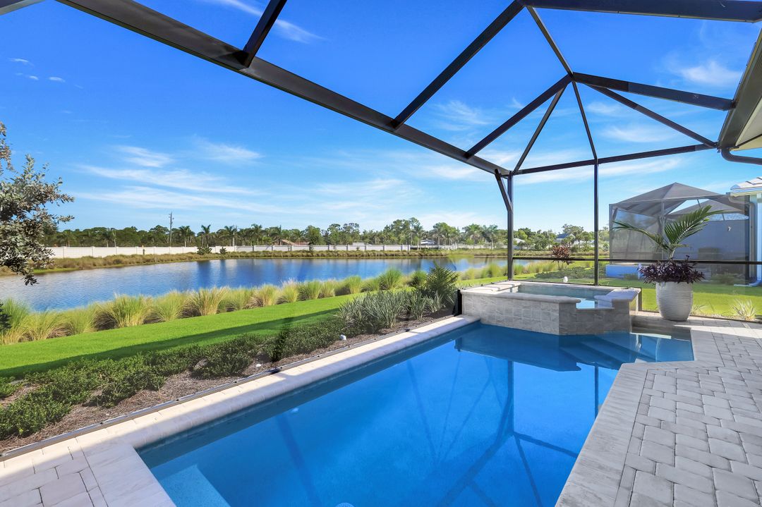 8825 Yucatan Ct, Naples, FL 34112