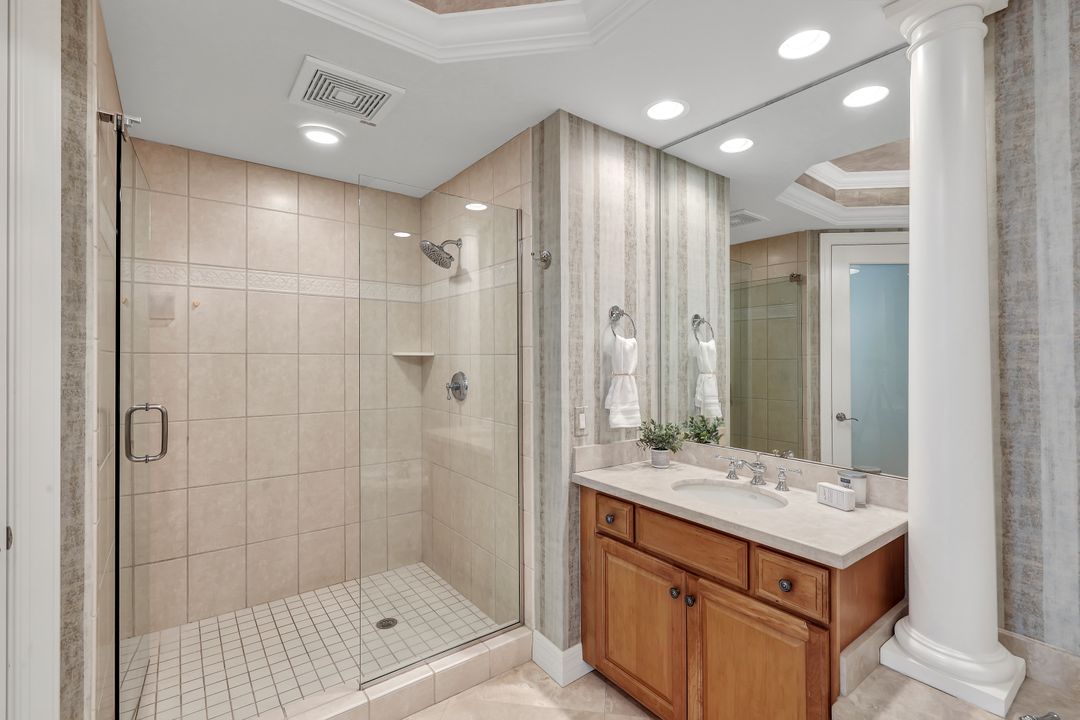 295 Grande Way #1406, Naples, FL 34110