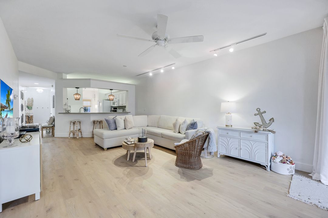 7108 Barrington Cir #2-102, Naples, FL 34108