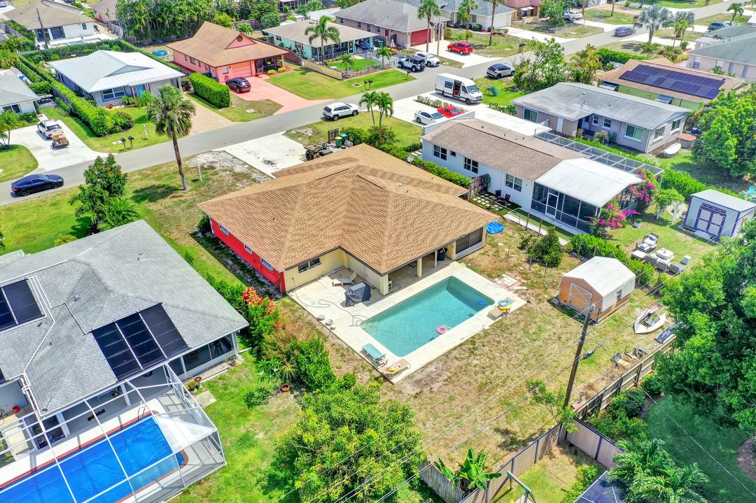 736 96th Ave N, Naples, FL 34108