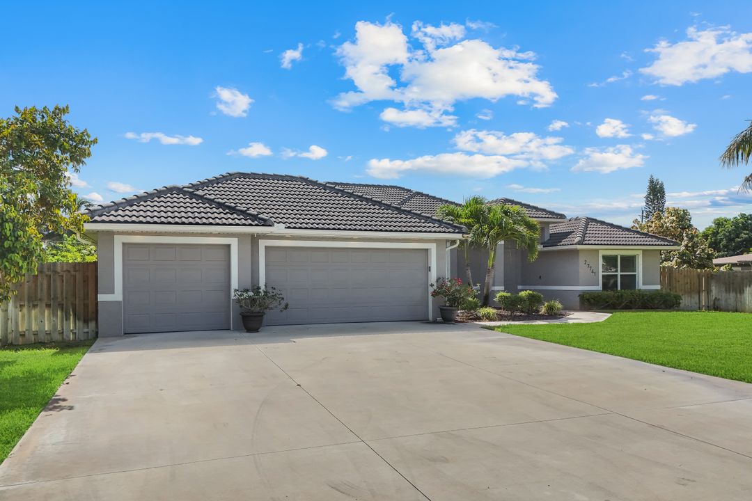 27741 Roslin Dr, Bonita Springs, FL 34135