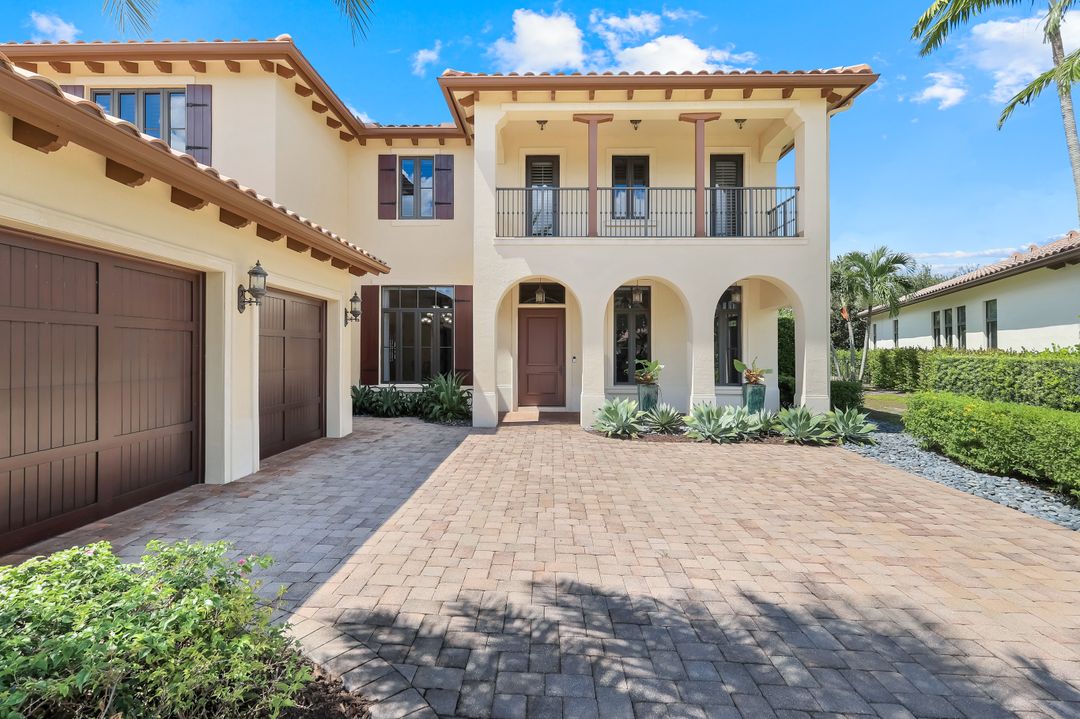 2351 Traditions Ct, Naples, FL 34105