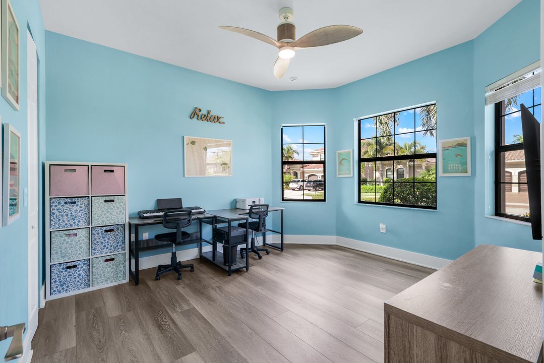 2704 Crystal Way, Naples, FL 34119