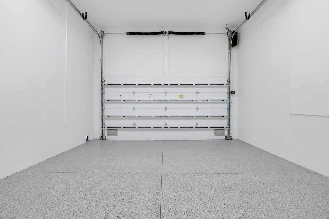 513 92nd Ave N, Naples, FL 34108