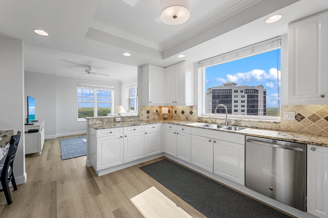 425 Cove Tower Dr  #1501, Naples, FL 34110