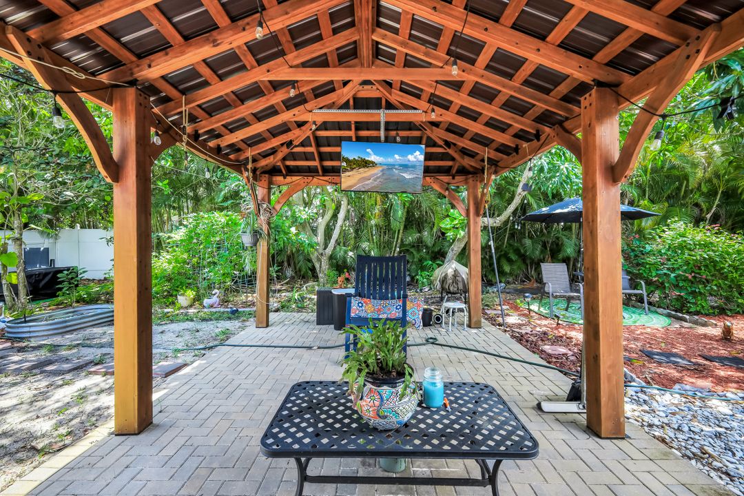 1006 SW 9th Ave, Cape Coral, FL 33991