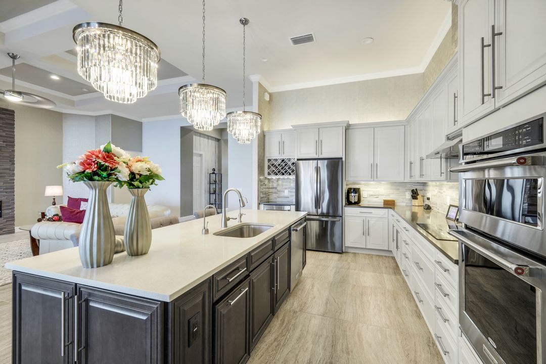 9075 Breakwater Dr, Naples, FL 34120