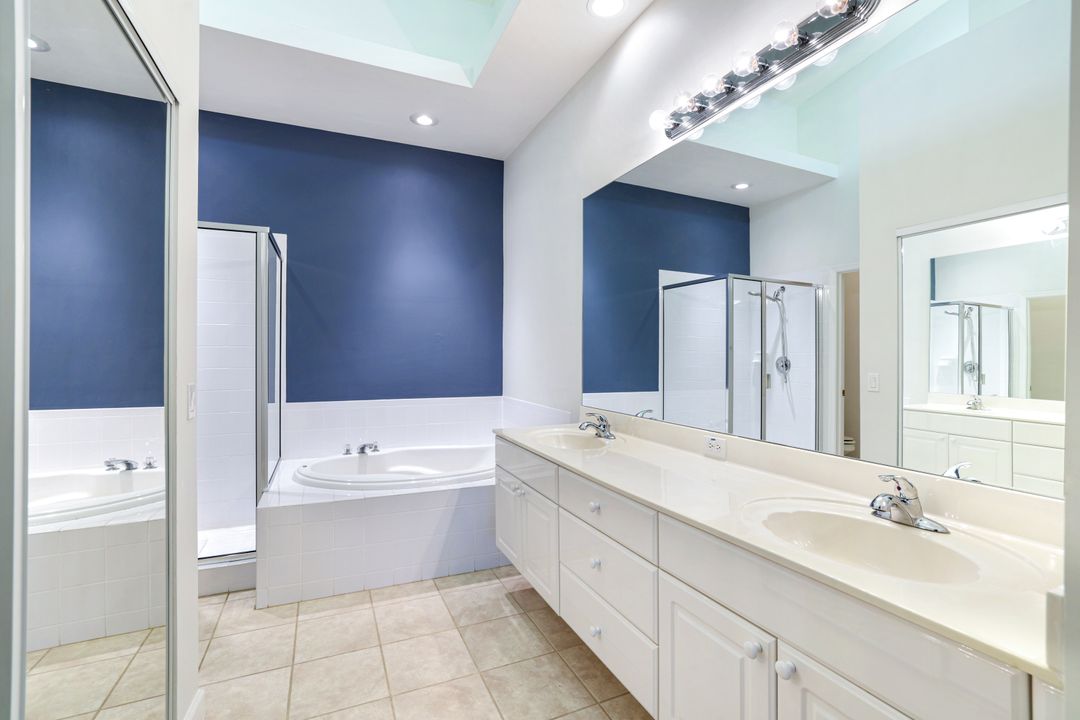 2055 Cascades Dr #4, Naples, FL 34112