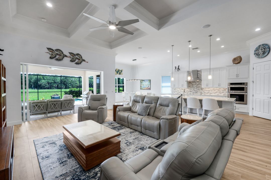 9259 Fieldstone Ln, Naples, FL 34120