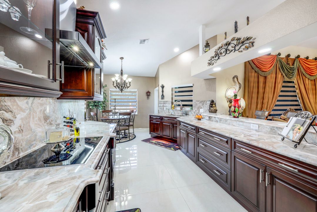 221 10th St SE, Naples, FL 34117