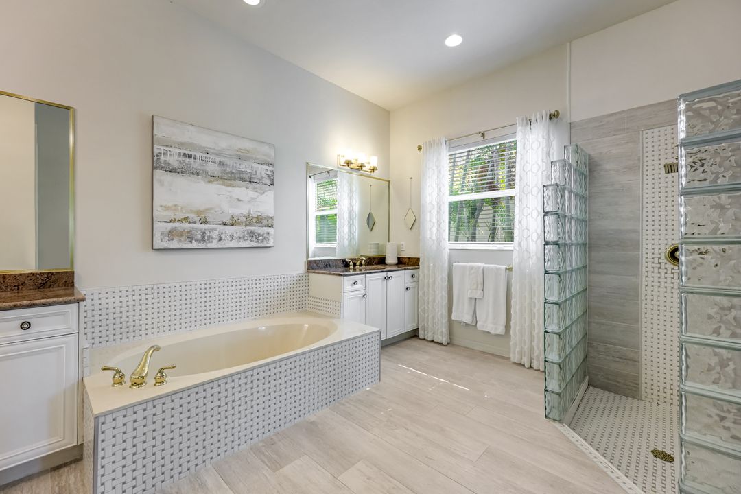 6582 Monterey Point, Naples, FL 34105