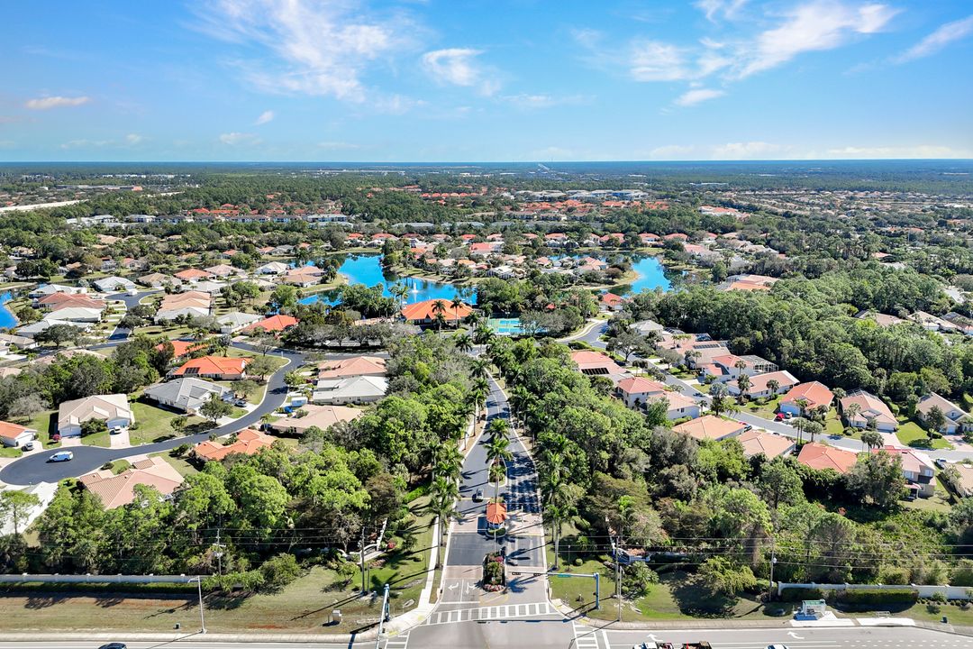 7488 Berkshire Pines Dr, Naples, FL 34104