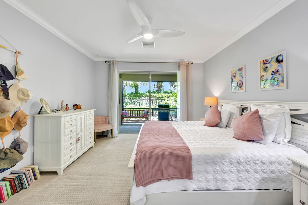 13466 Kent St, Naples, FL 34109