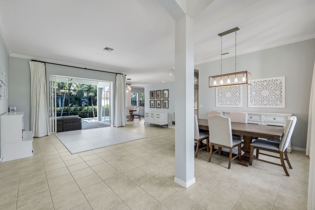8748 S Lake Cir, Fort Myers, FL 33908