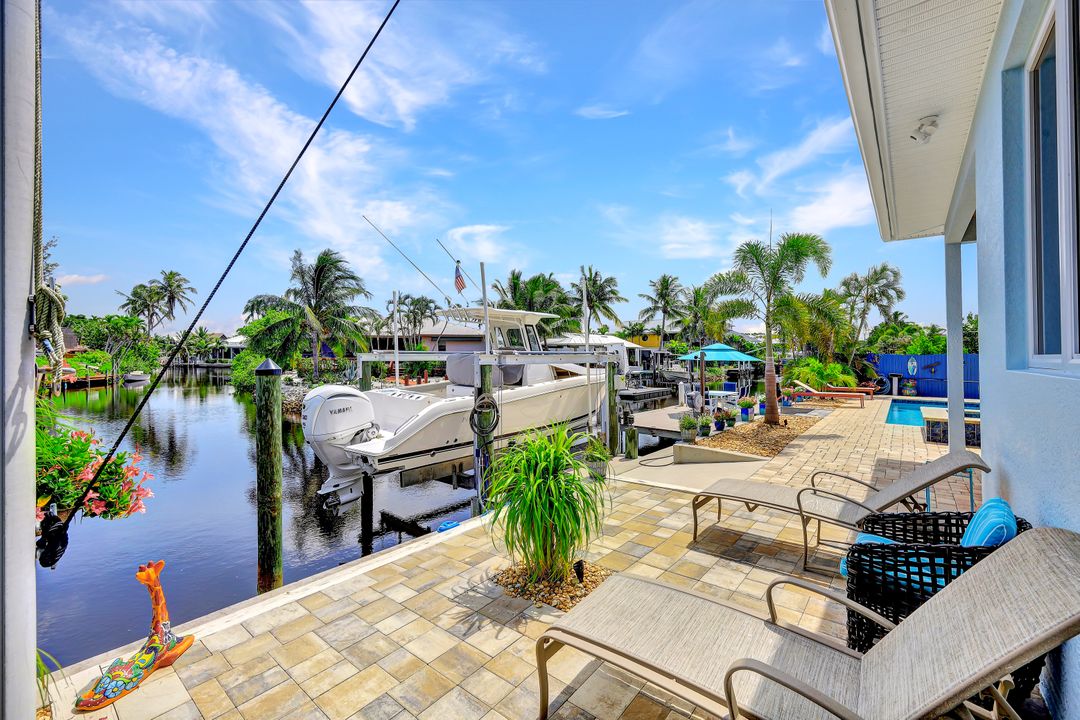 2631 Riverview Dr, Naples, FL 34112